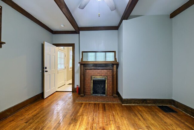 Building Photo - 251 E Lane Ave