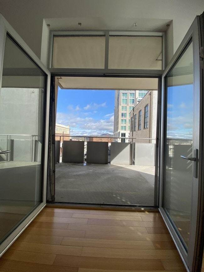 Building Photo - Amazing Studio with Patio and Views