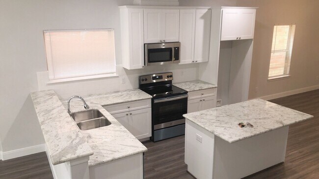 Building Photo - 9218 Nyssa Ave