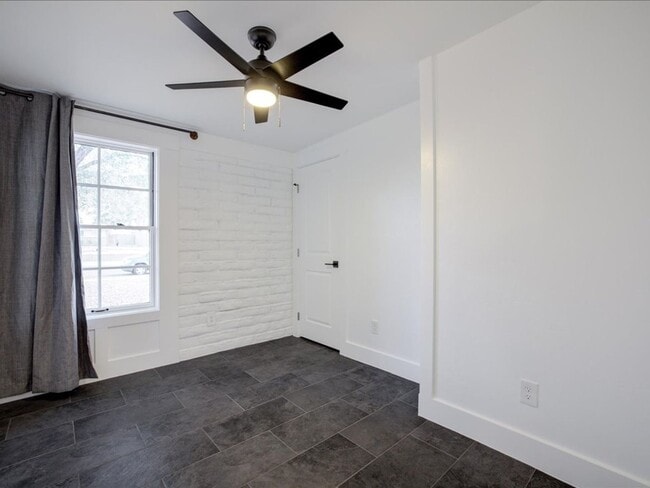 Building Photo - 8551 E Lee Pl
