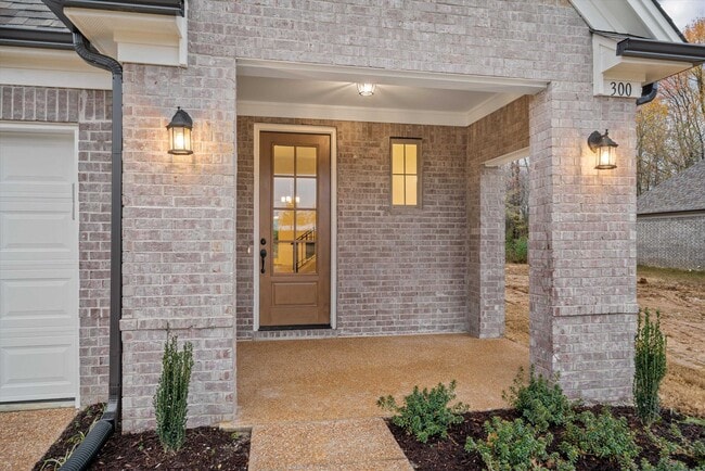 Building Photo - 300 Maple St