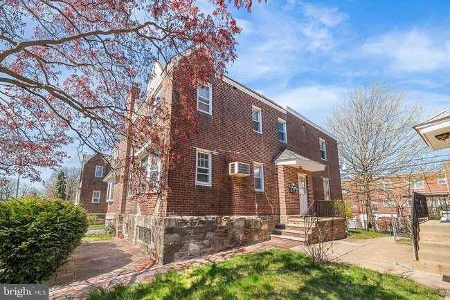 Building Photo - 1115 E Upsal St