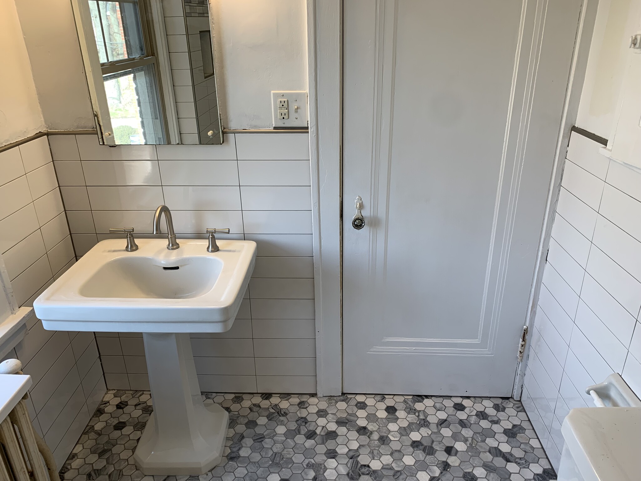 Building Photo - 2638 Fenwick Rd