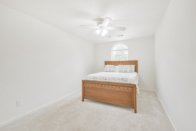 Building Photo - 811 Liberty Way