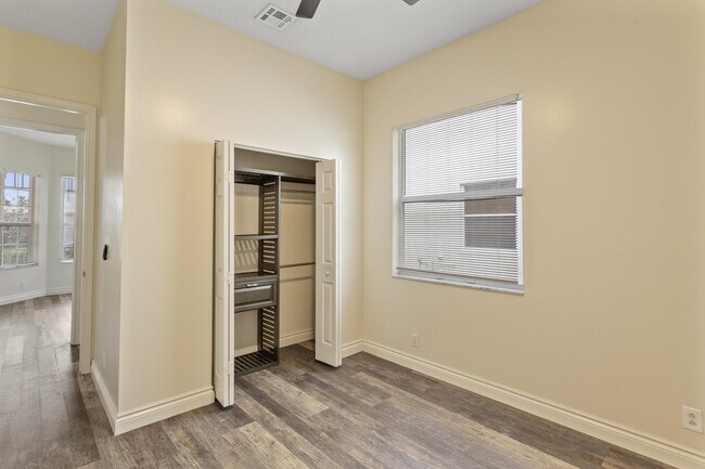 Building Photo - 175 NW Willow Grove Ave