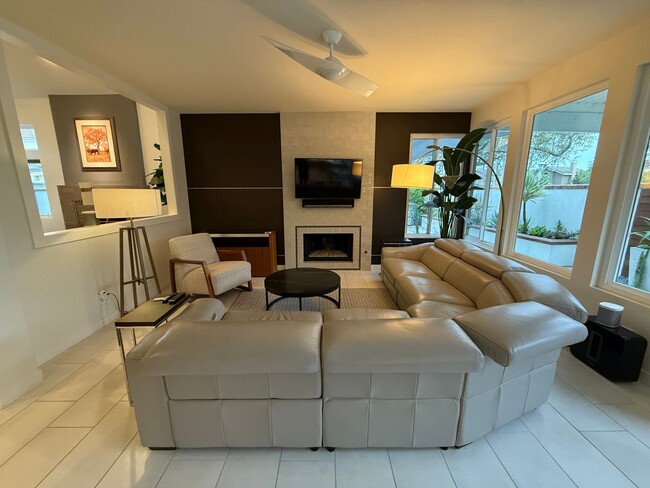 Building Photo - Gorgeous Orange Oasis Home-Available Now!