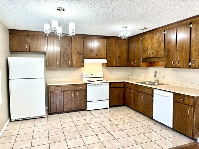 Building Photo - 2019 Bradley Ave