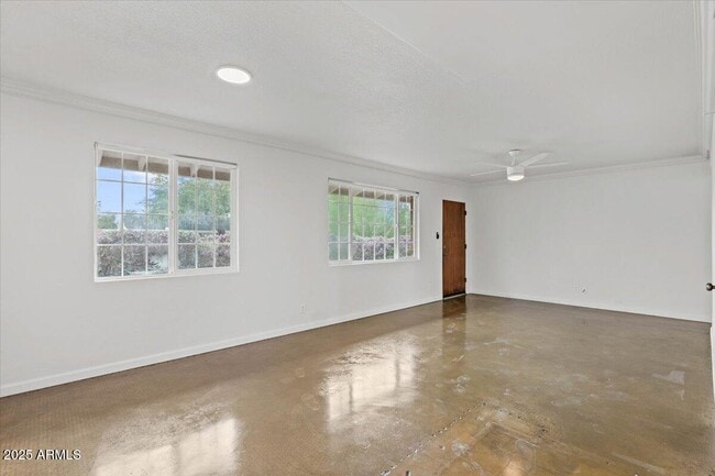 Building Photo - 2408 W Weldon Ave