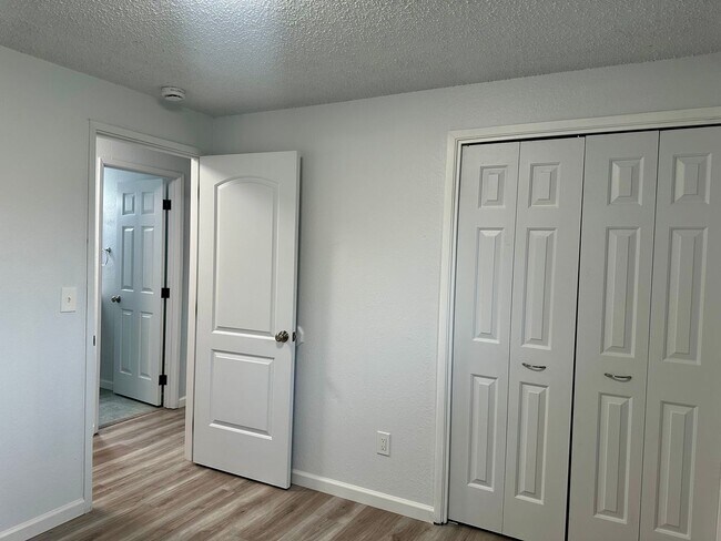 Building Photo - Updated 3bd/2BA South Suburbs Home with RV Parking, Large Yard & Garage