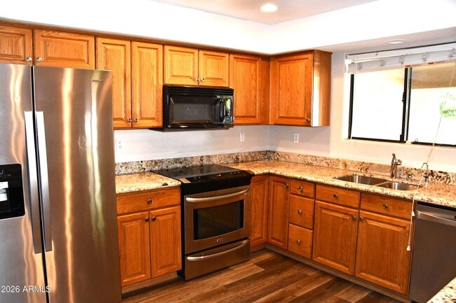 Building Photo - 1346 W 13th St