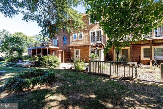 Building Photo - 2186 Golf Course Dr