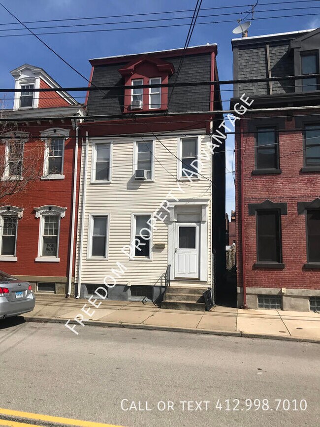 Primary Photo - 2325 Sarah St