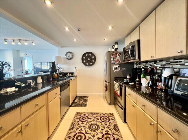 Building Photo - 7601 E Treasure Dr