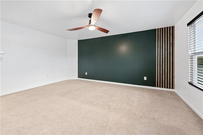 Building Photo - 1586 Garden View Dr