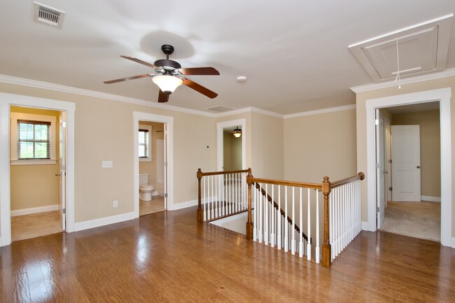 Building Photo - Executive Rental in Cypress Point S/D