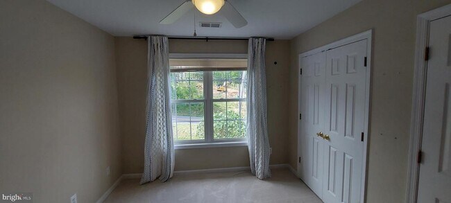 Building Photo - 5001 Old Bartholows Rd