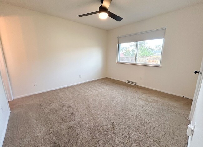 Building Photo - Wonderful Large 5 Bedroom House with Fenced Back Yard and 2-Car Garage