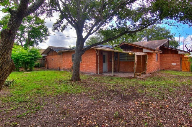 Building Photo - 1030 Monette Dr