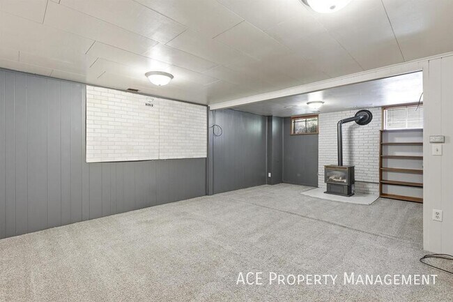 Building Photo - 209 Wedgewood Dr