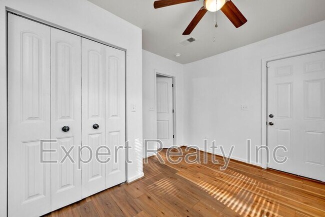 Building Photo - 1861 Woodland Ave SW