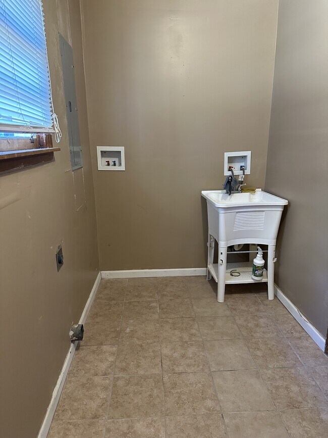 Building Photo - 2835 Anderson Hwy