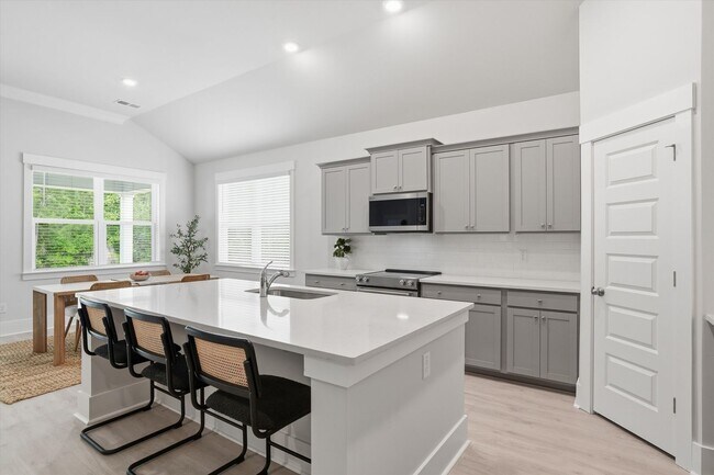 Building Photo - 128 Lilac Grv Wy