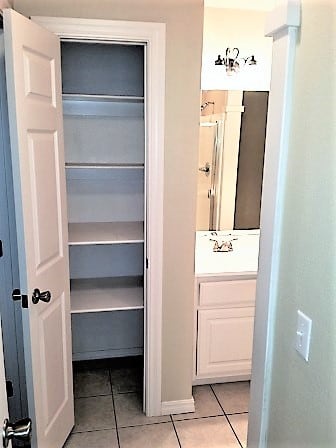 Building Photo - 1806 Knollcrest Cir