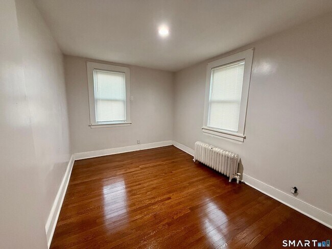 Building Photo - 64 Hickory St