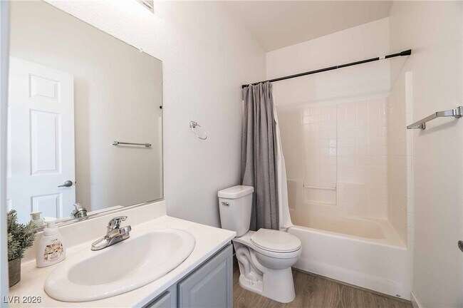 Building Photo - 2306 Reading Hills Ave