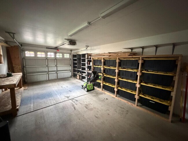 Building Photo - 160 Vintage Cir