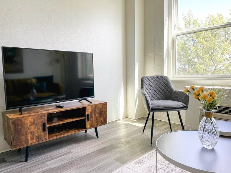 Building Photo - 2515 Burnet Ave