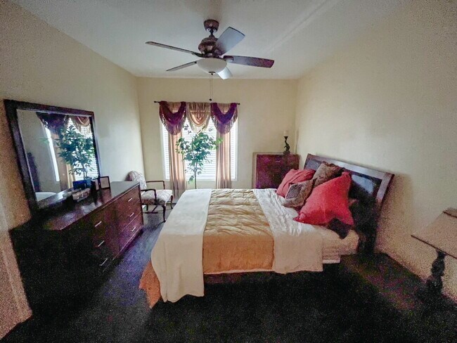 Building Photo - "Chic & Cozy Furnished 1-Bedroom Condo with Granite Charm and Poolside Relaxation in Bradenton!"