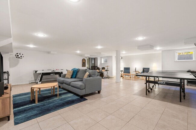 Building Photo - 60 Havilands Ln