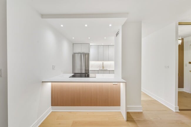 Building Photo - 88 W Schiller St