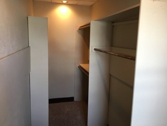 Building Photo - 5402 S 77th St