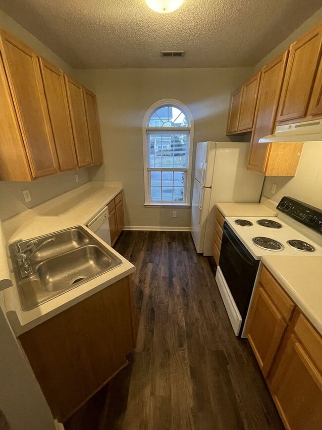 Building Photo - 10829 Farmville Rd