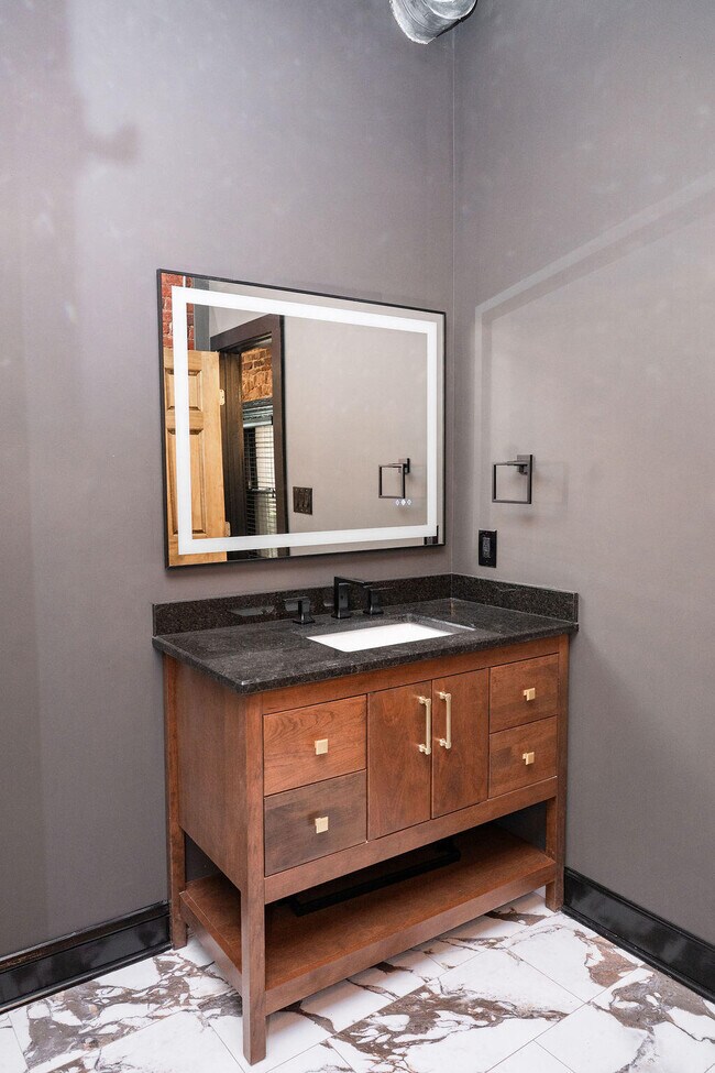 Building Photo - 275 S Limestone