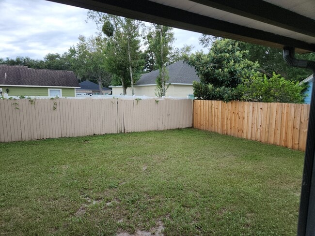 Building Photo - 6105 W 2nd Manor