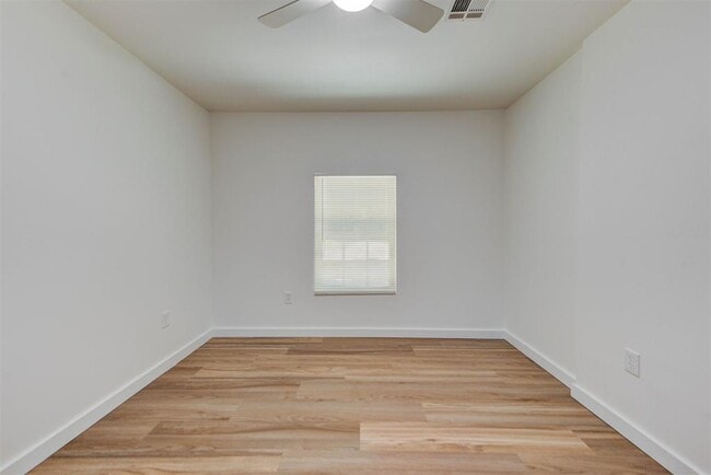 Building Photo - 1202 Windsor Way