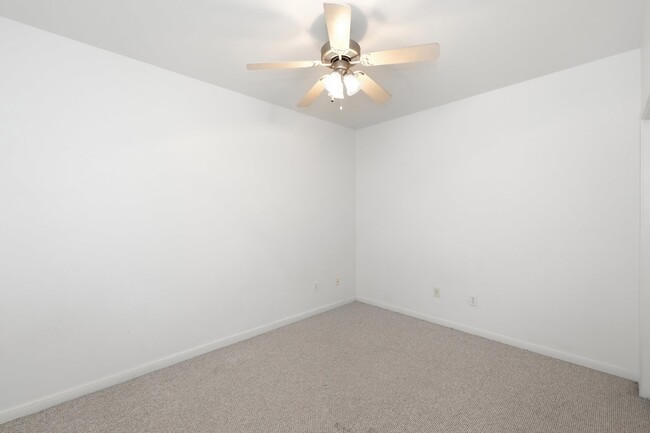Building Photo - 2445 Monarch Dr