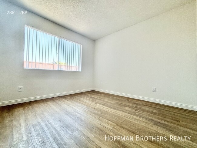 Building Photo - 10346 Commerce Ave