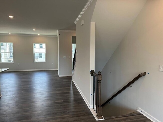 Building Photo - 613 Gimari Dr