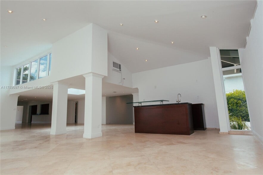 Building Photo - 72 S Hibiscus Dr