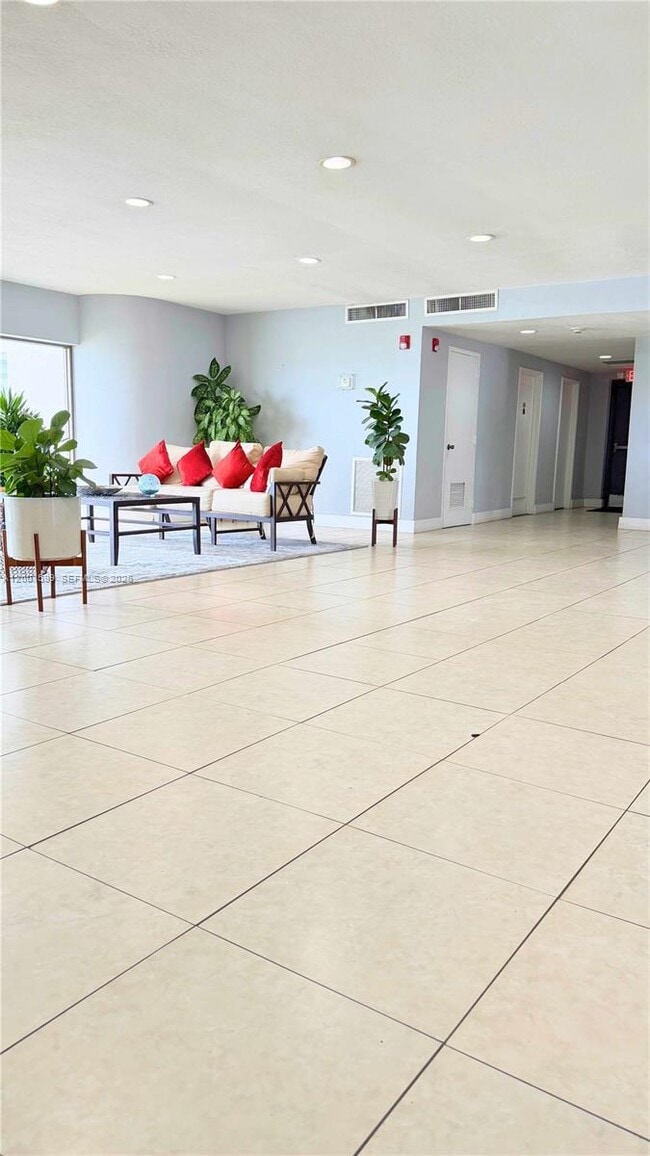 Building Photo - 1880 S Treasure Dr