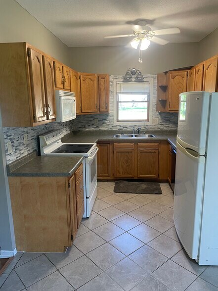 Kitchen eating area - 16988 N 7th St