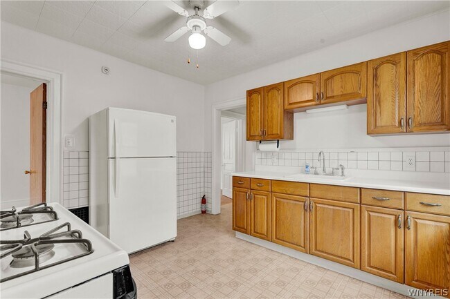 Building Photo - 238 Saranac Ave