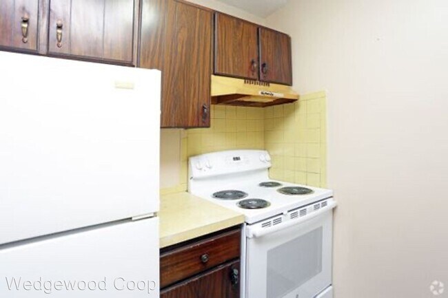 Building Photo - 2555-2557 Wedgewood Rd