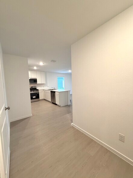 Building Photo - 3703 Oleander Pl