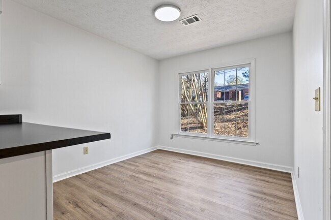 Building Photo - 463 Reede St