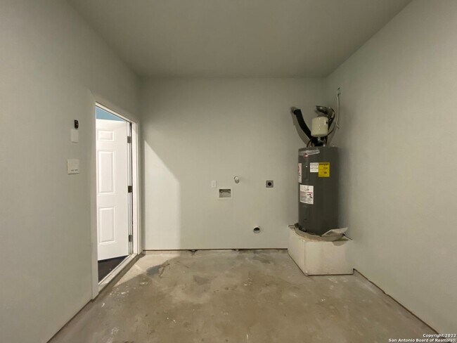 Building Photo - 6938 Crestway Rd